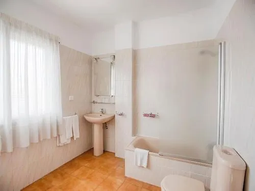 梧甘喀酒店 2* 圣伊西德罗